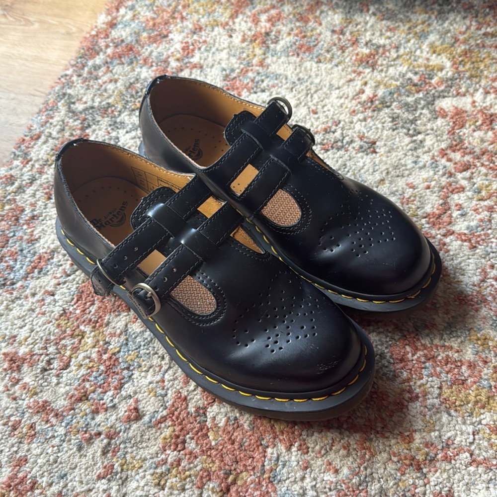 Dr. Marten Mary Jane 8065 smooth leather
